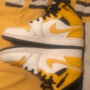 Jordan 1’s university gold’s